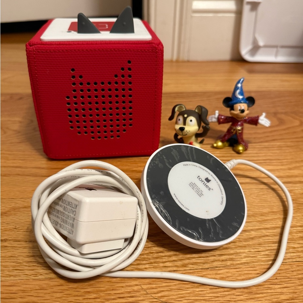 Red Tonies Player with Charging Base and two figures